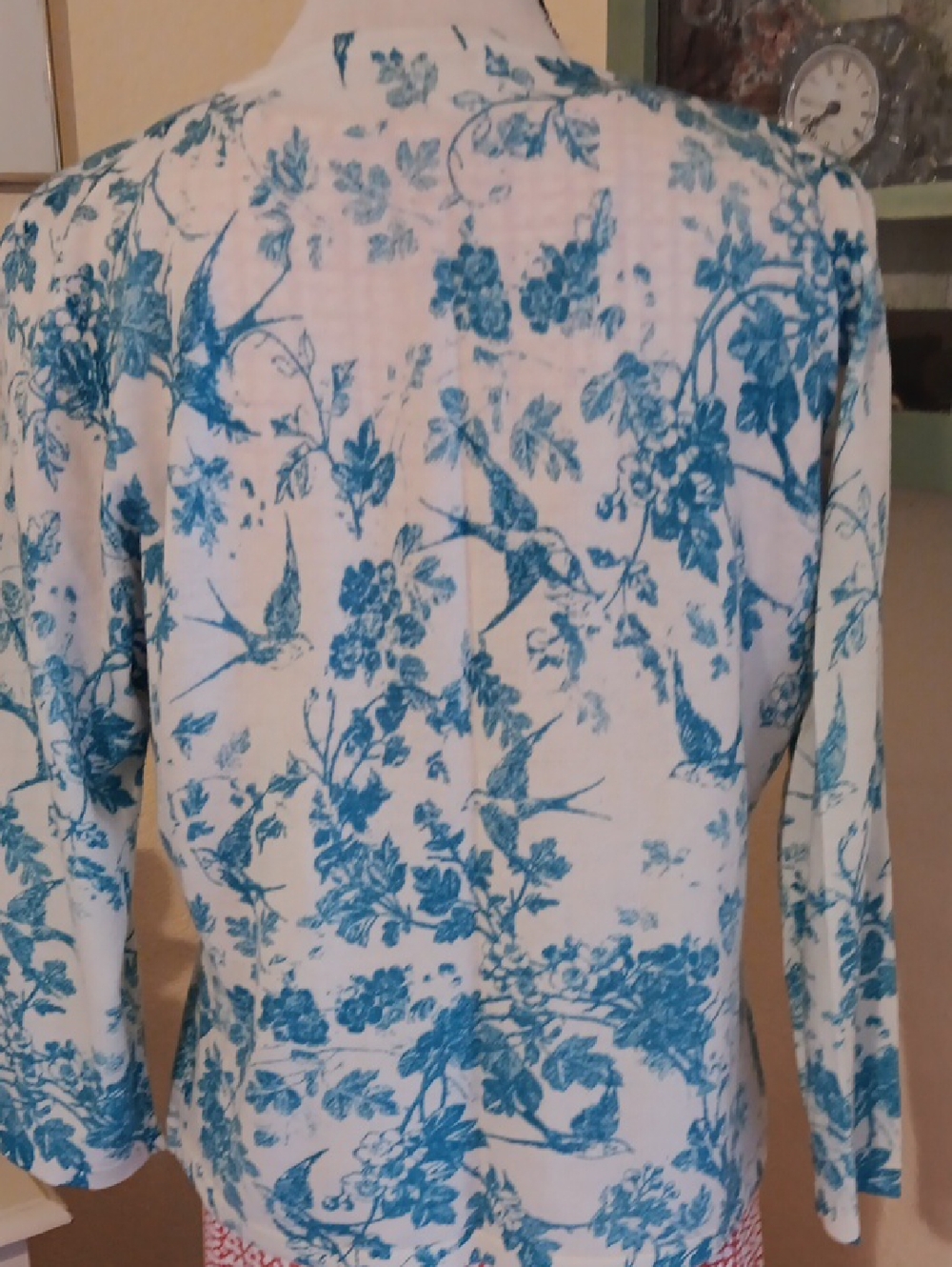 Garnet Hill White Cardigan with Teal Blue Floral & Bird Toile Print, XL, NWOT - Picture 4 of 8